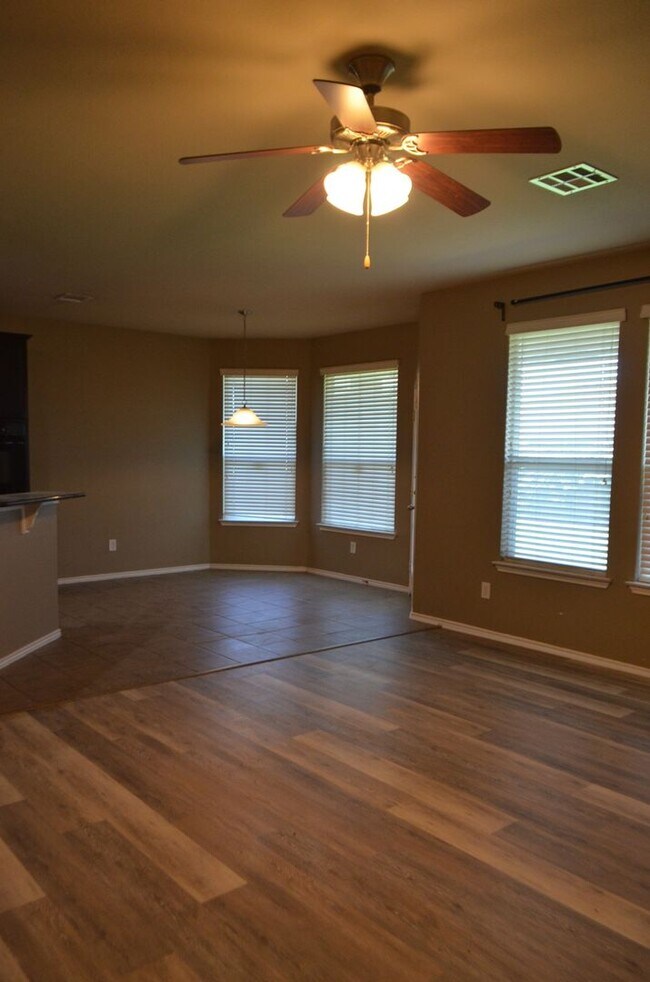 Building Photo - Over 3000 square feet with 3 car garage!