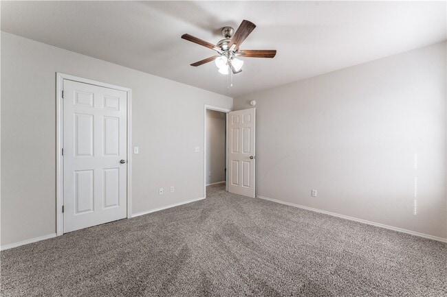 Building Photo - 3005 SW Deerfield Blvd