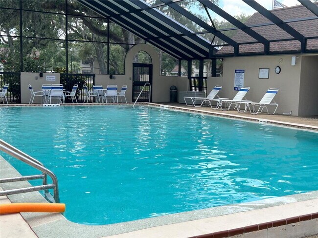 Building Photo - "2-Bed, 2-Bath Condo in Oaks IV - Your Cozy 899 Sq. Ft. Haven Awaits!"