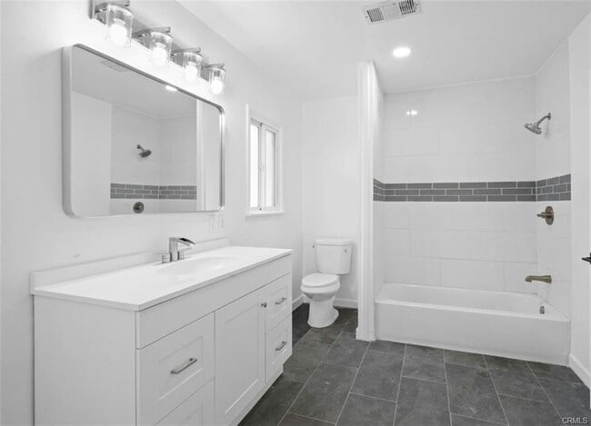 Primary Photo - 15040 Broadmoor St