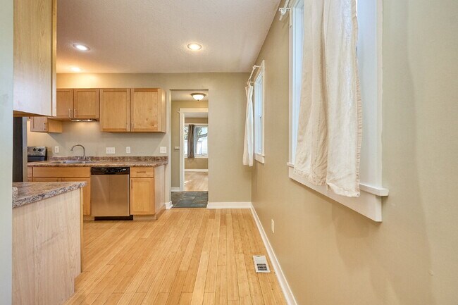 Building Photo - Charming 4-Bedroom Home with Gleaming Hardwood Floors in Vibrant Minneapolis Neighborhood!