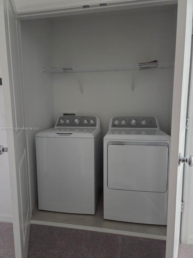 Building Photo - 3013 Skyline Lp