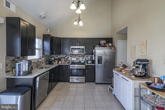 Building Photo - 27 Richards Rd