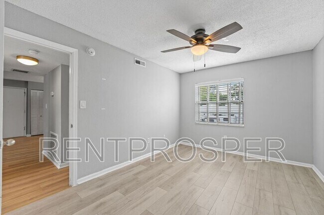 Building Photo - 317 E Amelia St