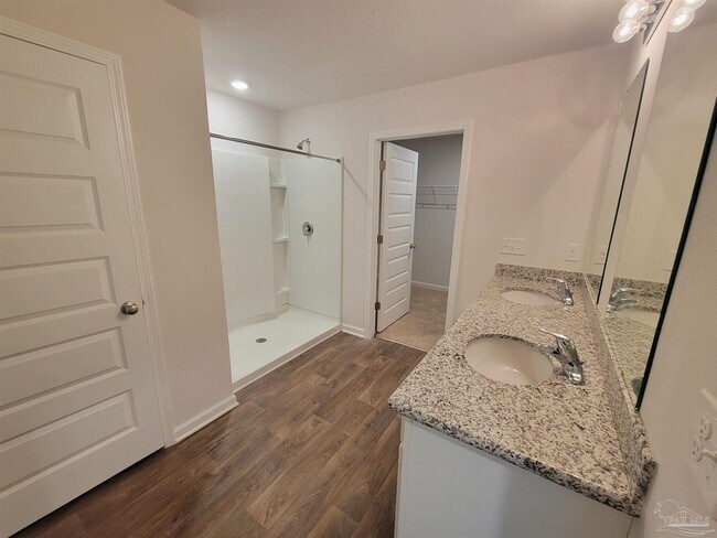 Building Photo - 8016 Twin Cedar Dr