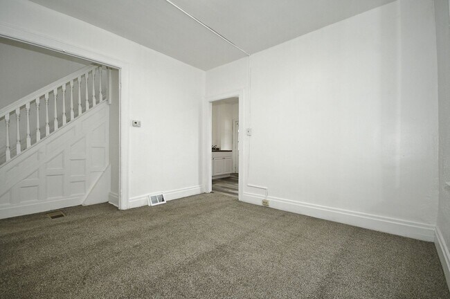 Building Photo - Updated 3 bed/1 bath House with garage!