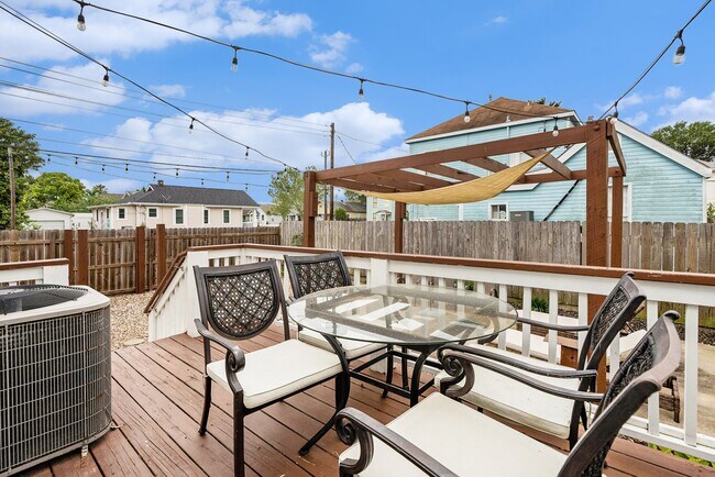 Building Photo - 2015 37th St