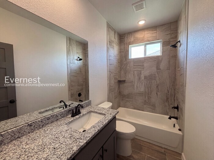 Building Photo - 705 Freedom Cir