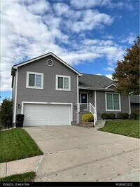 Building Photo - Comfortable 3-Bedroom Home in Desirable Millard West Area - $2,095