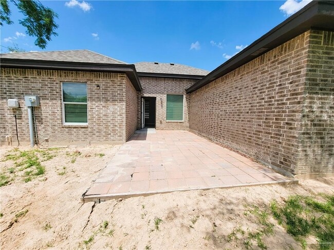 Building Photo - 429 E Nebraska Rd
