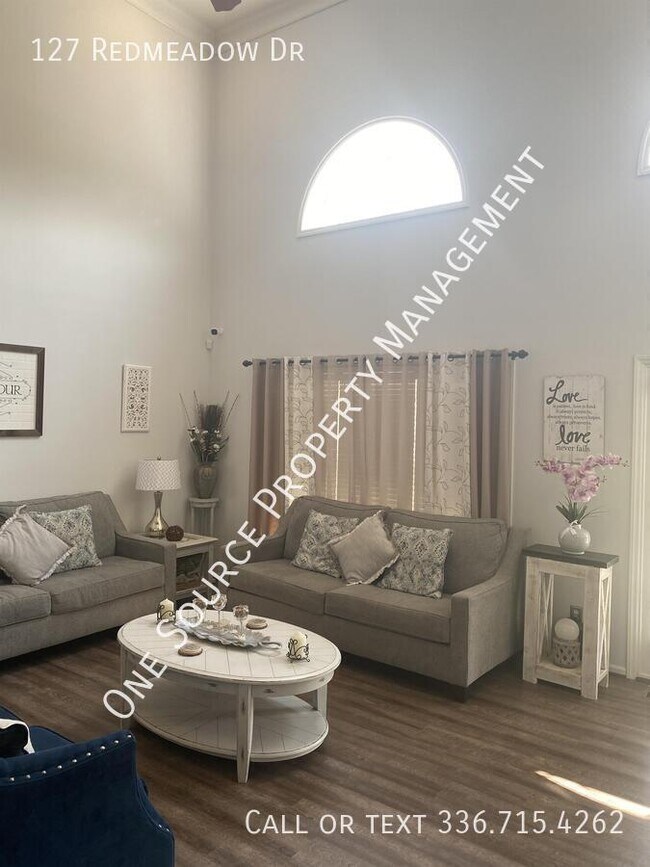 Building Photo - 127 Redmeadow Dr