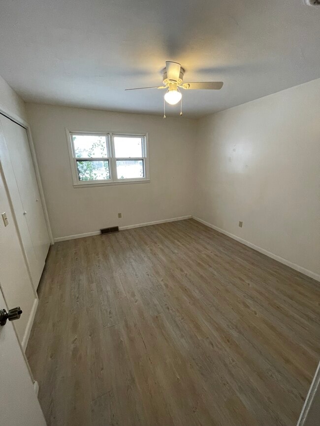 Building Photo - 1003 Sunset Dr