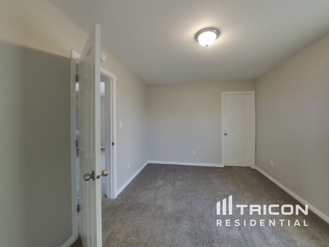 Building Photo - 1421 Locke Bend