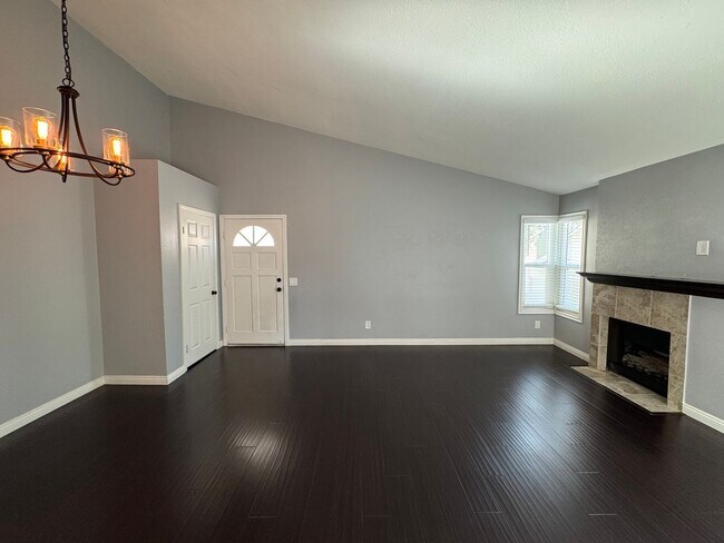 Building Photo - Stunning 2Bd/2Ba Home in Yorba Linda!