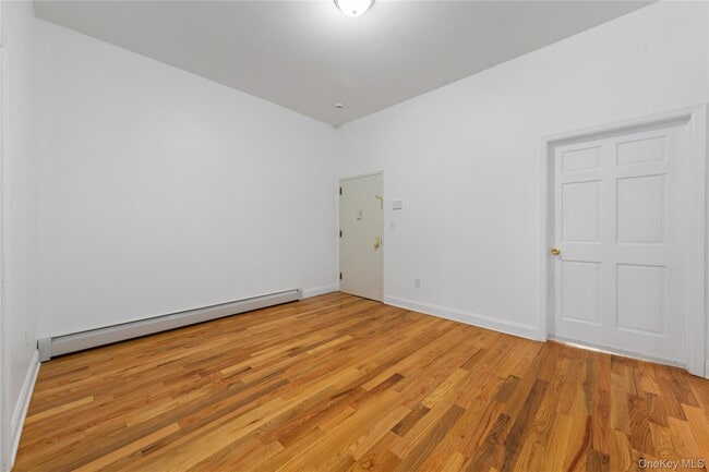 Building Photo - 1587 Lincoln Pl