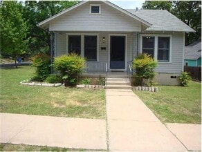 Building Photo - 600 E 42nd St