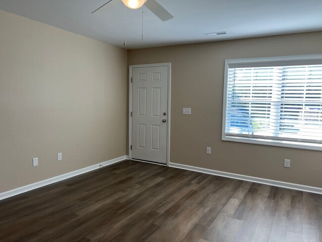 Building Photo - Nice 2 bedroom, 2 bath Duplex