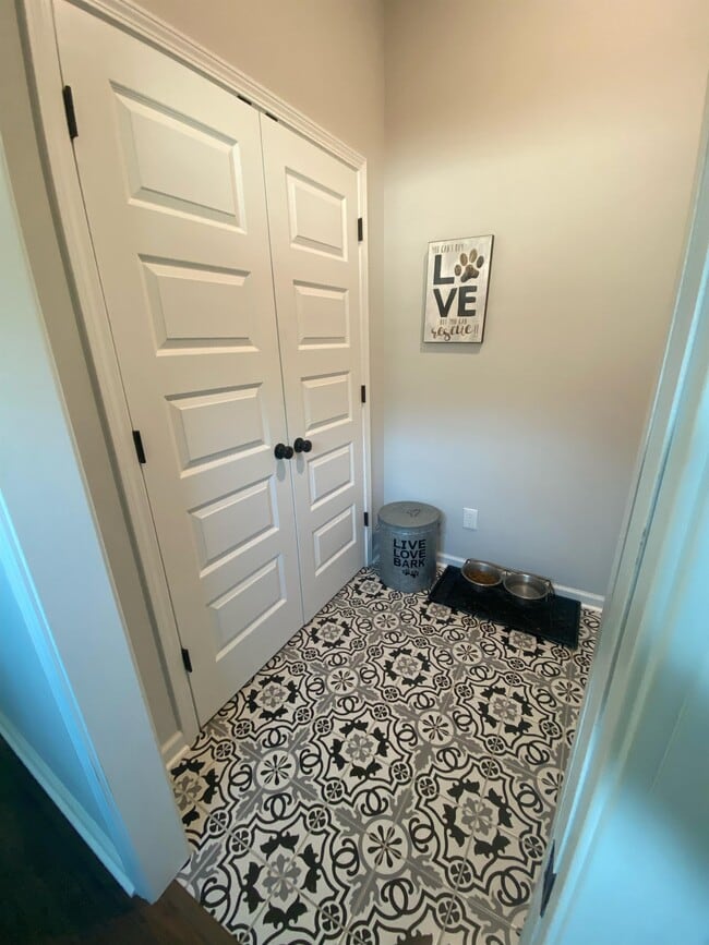 Building Photo - 9183 Helena Dr