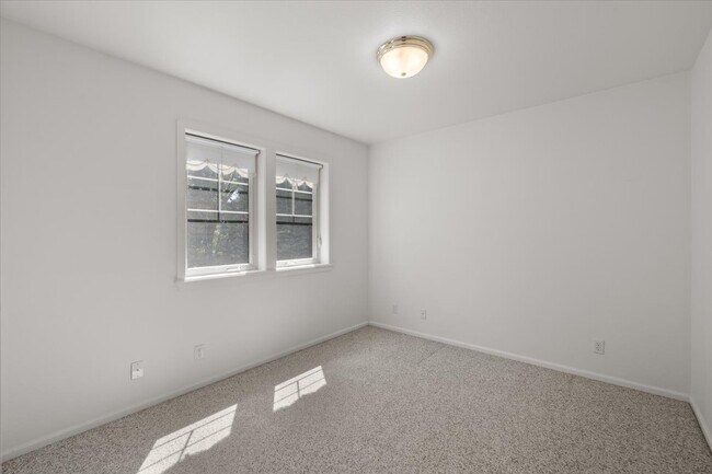 Building Photo - 100 Jackson Creek Dr