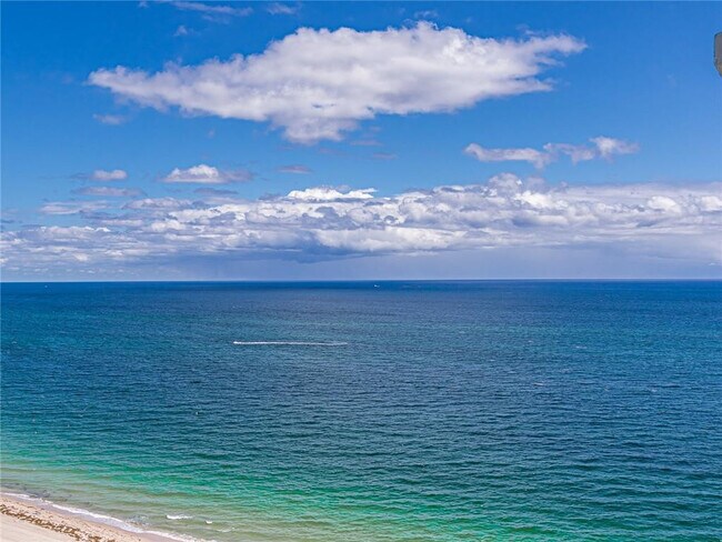 Building Photo - 3900 Galt Ocean Dr