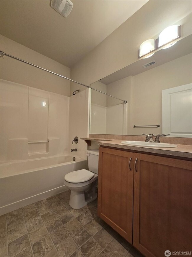 Building Photo - 3Bd/2.5Ba Newcastle Townhouse