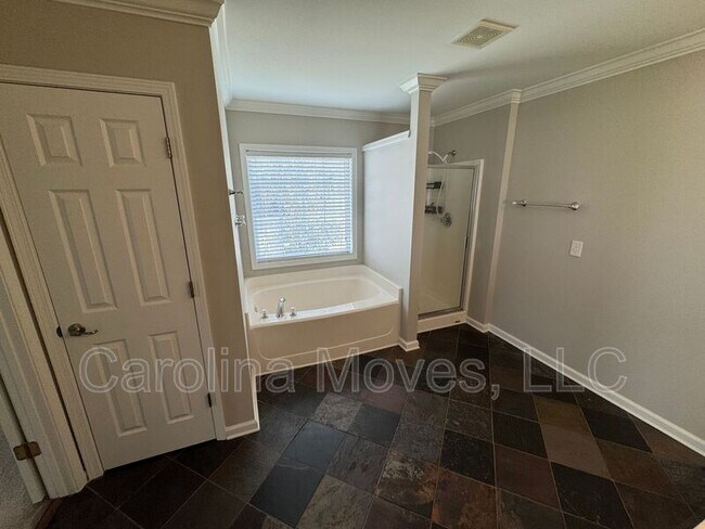 Building Photo - 104 Shairpin Ln