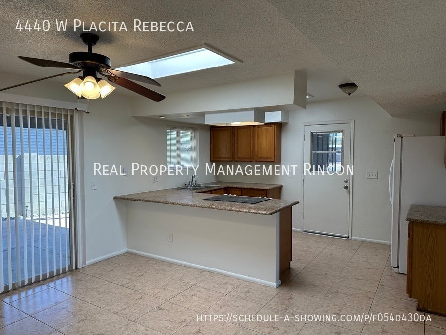 Building Photo - 4440 W Placita Rebecca