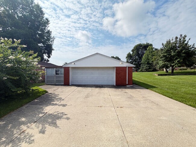 Building Photo - 2208 Stephan Ln