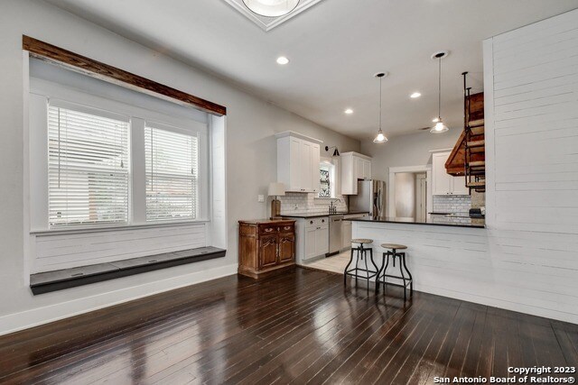 Building Photo - 612 Hunstock Ave