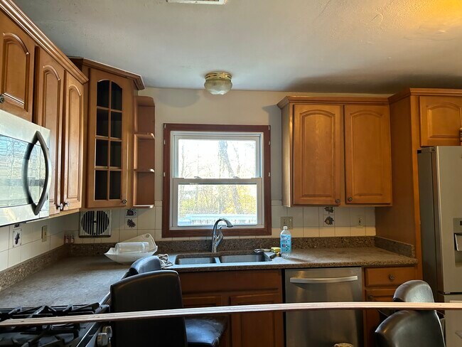 Building Photo - 8 Greene Rd