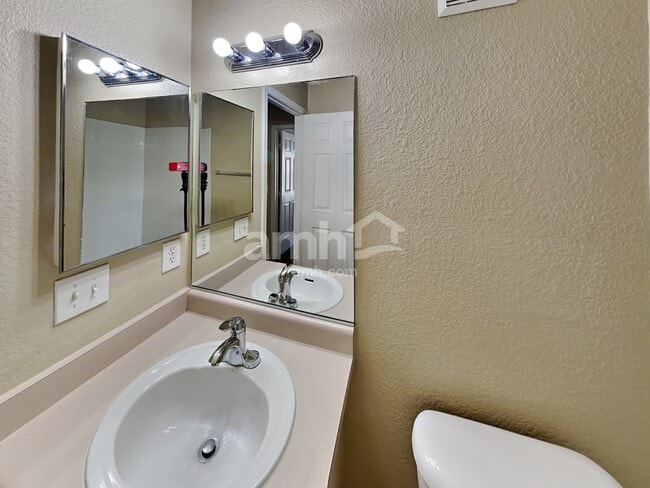 Building Photo - 8005 Sandmark Dr