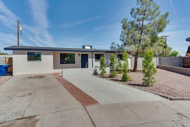 Building Photo - 1207 W 15th St