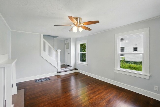 Building Photo - Two Bedroom in Dayton With Move in Special!!