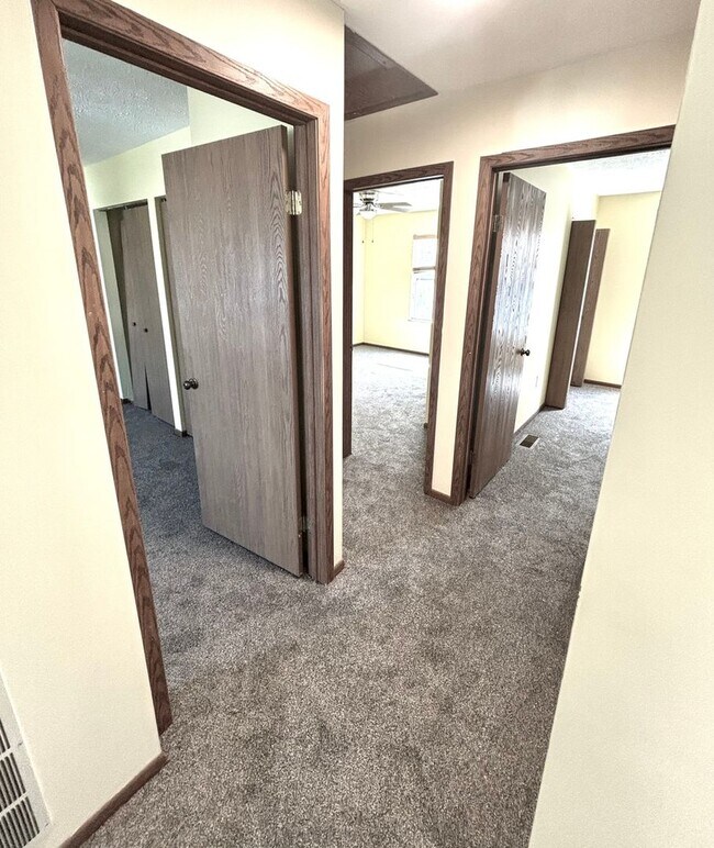 Building Photo - Charming 3BR Townhome in Pittsburgh