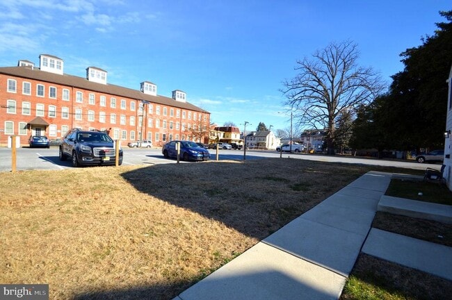 Building Photo - 211 E Union St