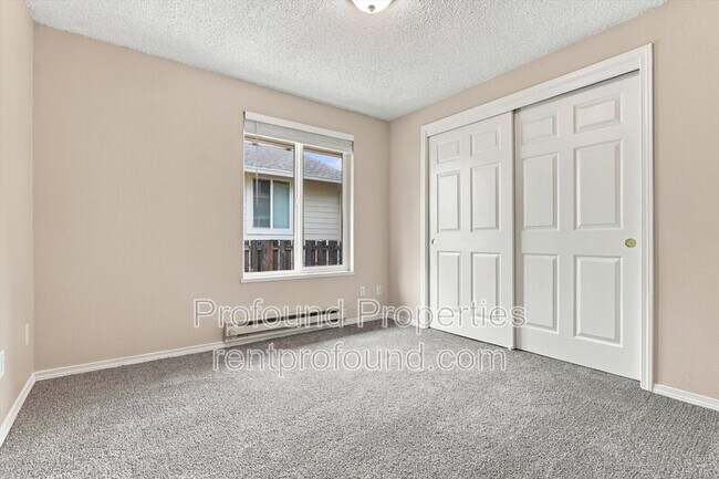 Building Photo - 12225 SW Gingham Ln
