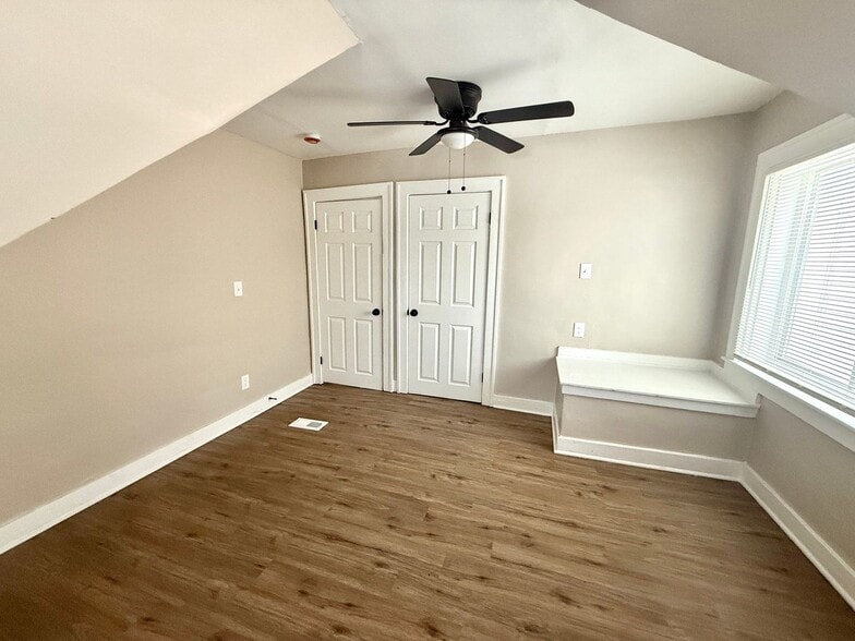 Building Photo - This beautifully updated 3-bedroom, 1-bath single-family home is ready for move-in!
