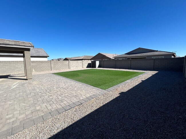 Building Photo - 19233 W Elm St