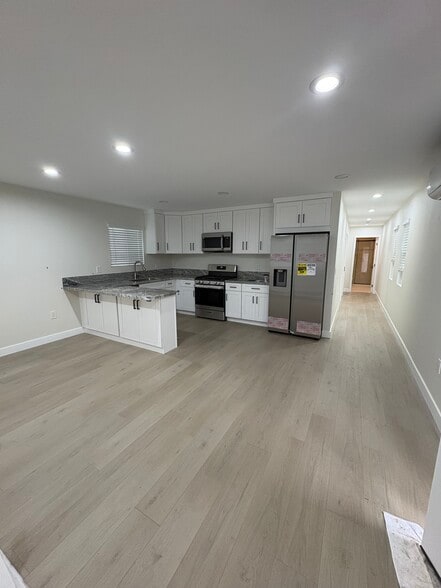 Primary Photo - 2410 W Stanford St