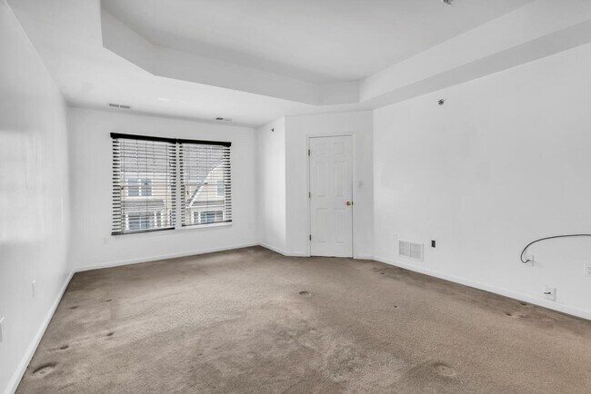 Building Photo - 3 Langtry Ter
