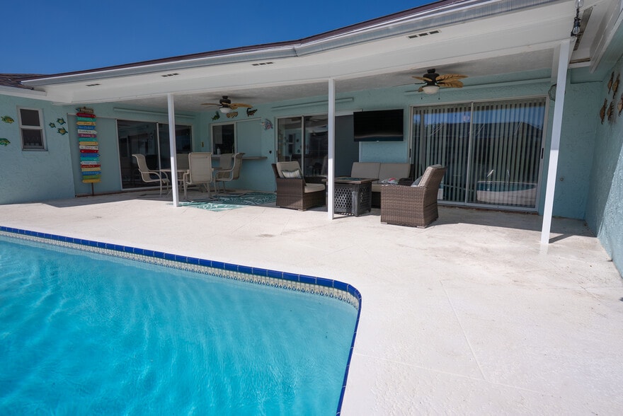 Building Photo - 8679 Merrimoor Blvd