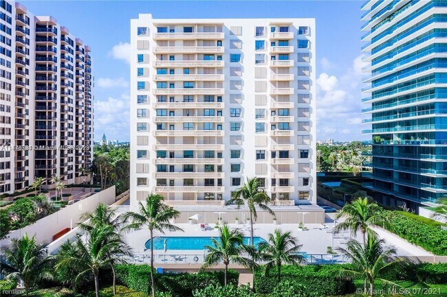 Building Photo - 2 br, 2.5 bath House - 10185 Collins Ave A...