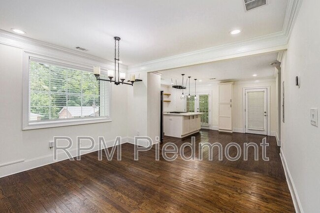 Building Photo - 1355 Westview Dr SW