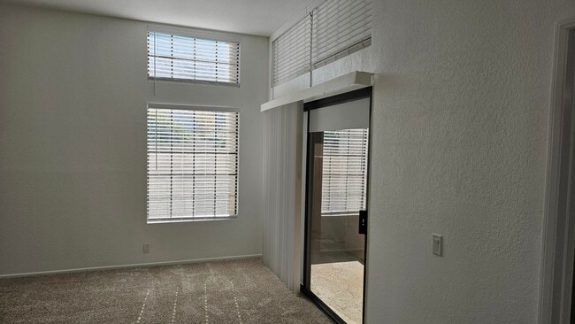 Building Photo - 2601 S Broadmoor Dr