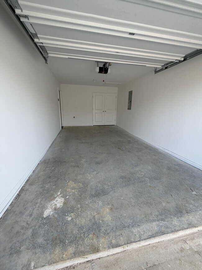 Building Photo - 1096 Pebblecreek Dr