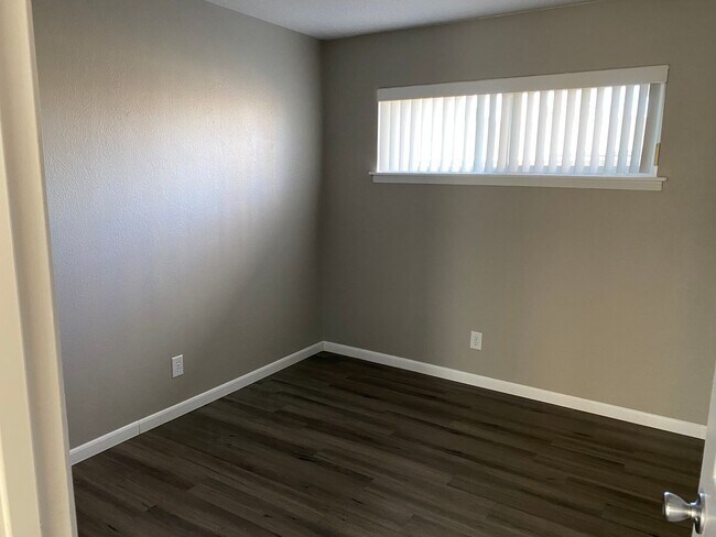 Building Photo - NE BRICK 3 Bedroom 2 Bath 2/CG