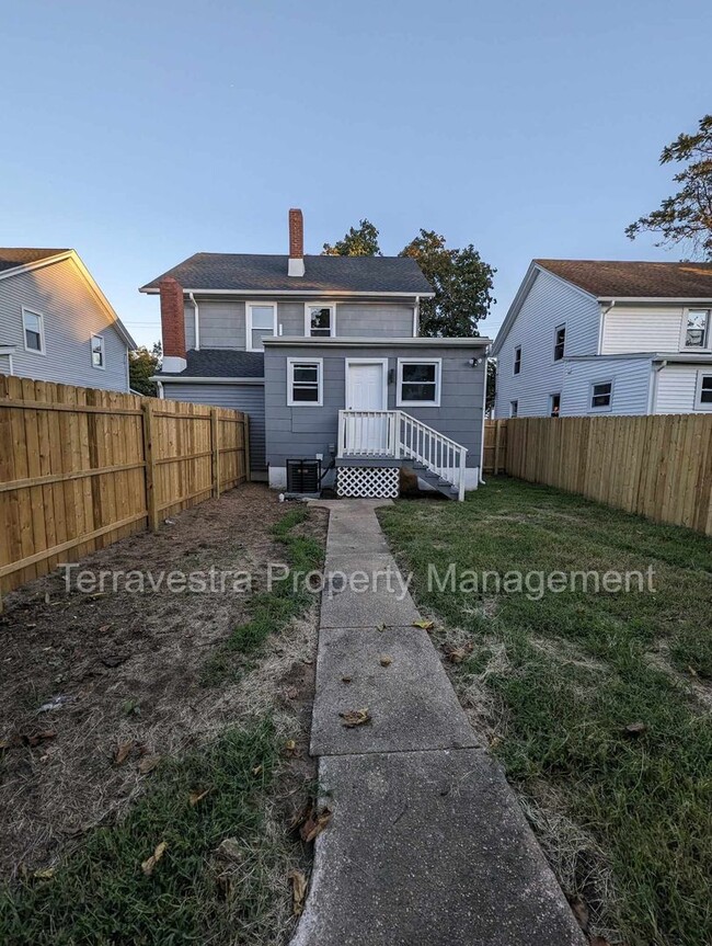 Primary Photo - 2 Bedroom with fenced in yard!