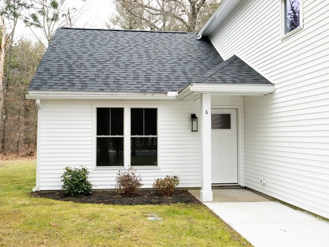 Building Photo - 5 Barracks Rd