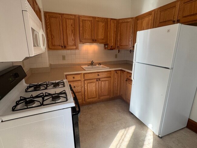 Building Photo - 2246 Bellevue Ave