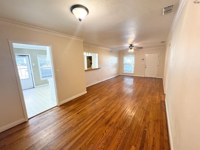 Building Photo - 3200 Glenwood Ave